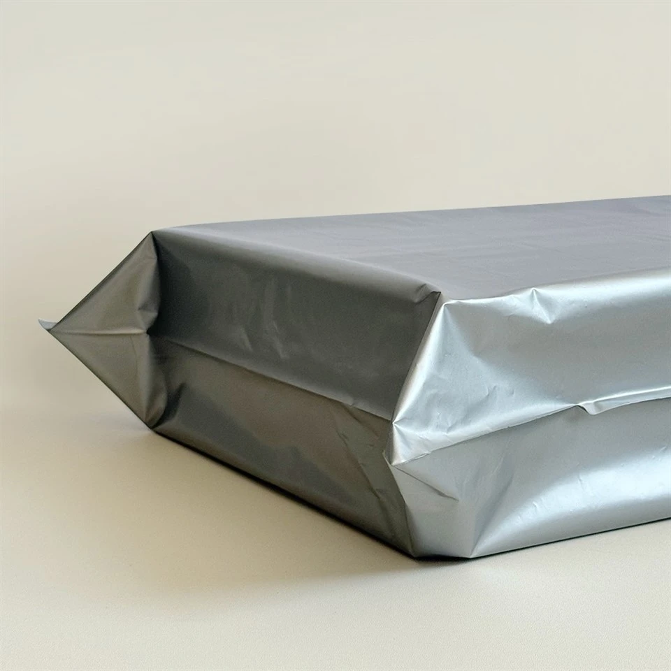 medium postage bags